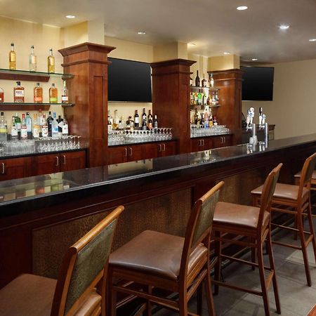波士顿北岸丹弗斯希尔顿逸林酒店 外观 照片